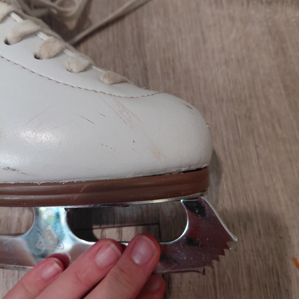 Jackson Classic White Ice Skates - Picture 6 of 8
